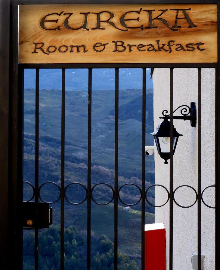 Eureka Room & Breakfast Pietrapertosa Exteriör bild